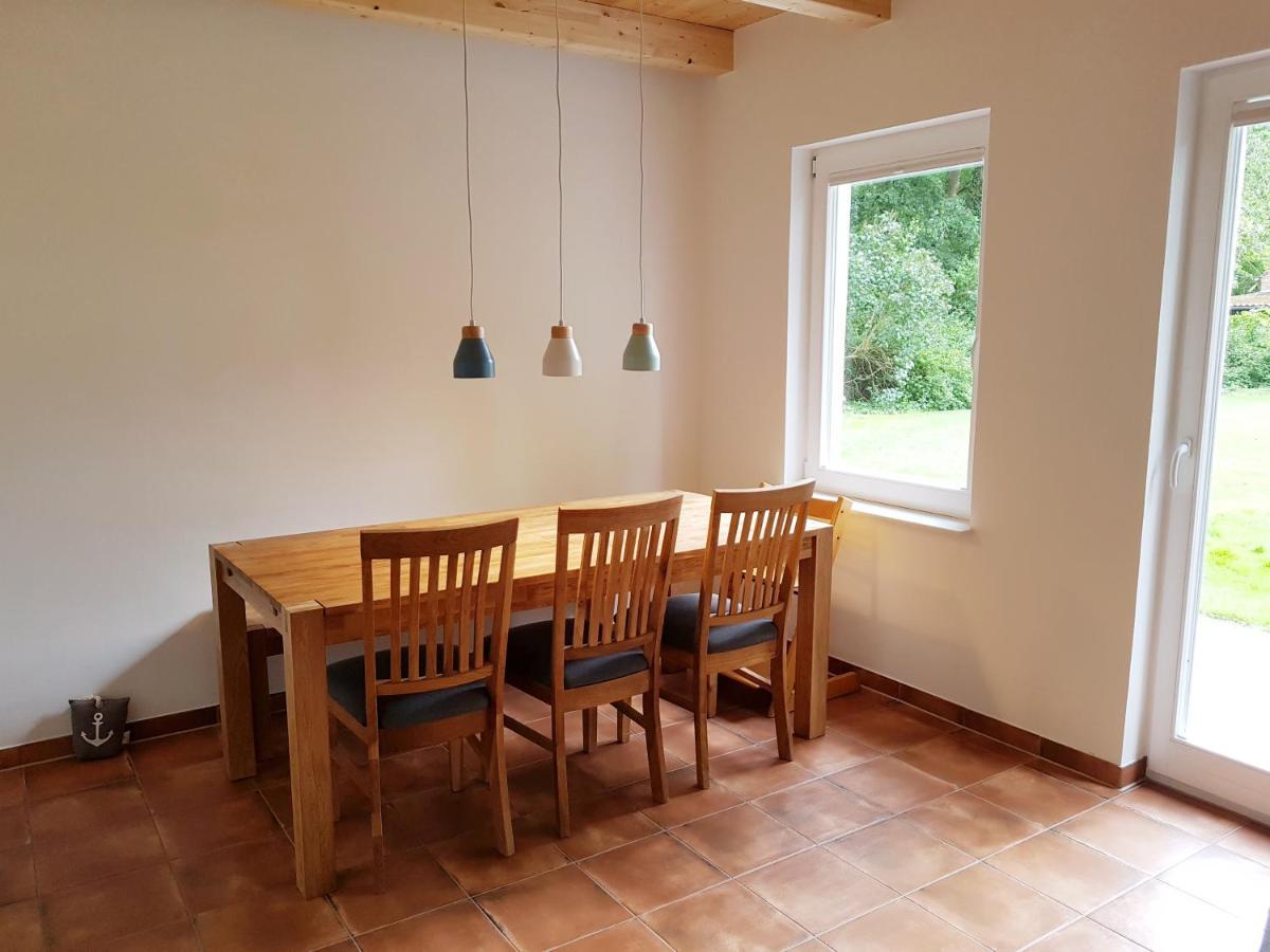 Ferienhaus An Der Nordsee - Familienfreundlich, Gut Ausgestattet & Viel Platz Butjadingen Exterior photo
